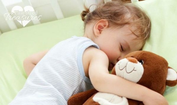 Με αυτό το μυστικό θα καταφέρετε να βάλετε το παιδί σας για ύπνο